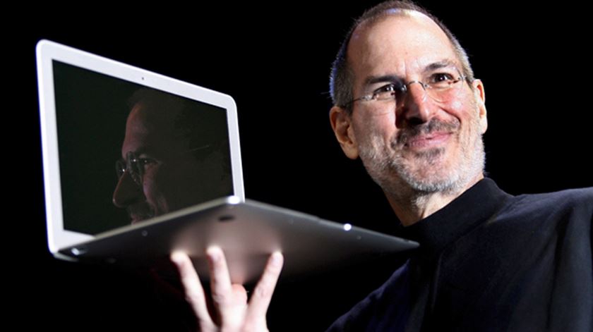 Apple faz meio século: de startup de garagem a gigante tecnológico global