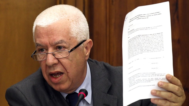 Teixeira dos Santos acusa nova ministra das Finanças de não ter dito a verdade