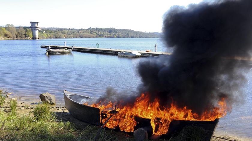 Protesto pescadores em Vila Velha de Ródão. Foto: António José/Lusa