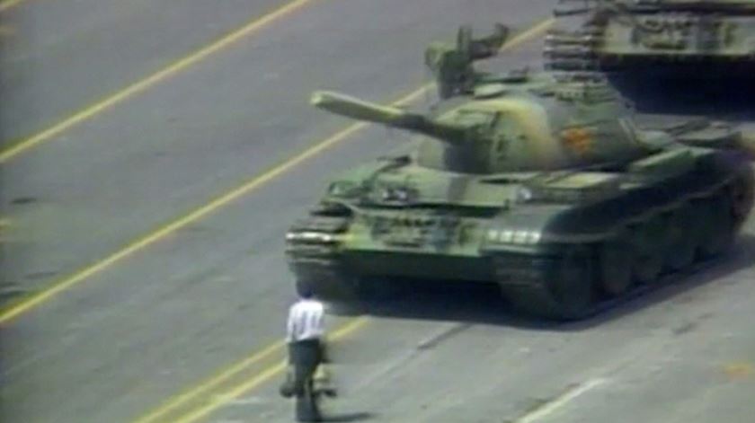 Momento icónico dos protestos em TIananmen. Foto: Flickr