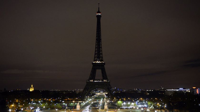 Torre Eiffel luz apagada