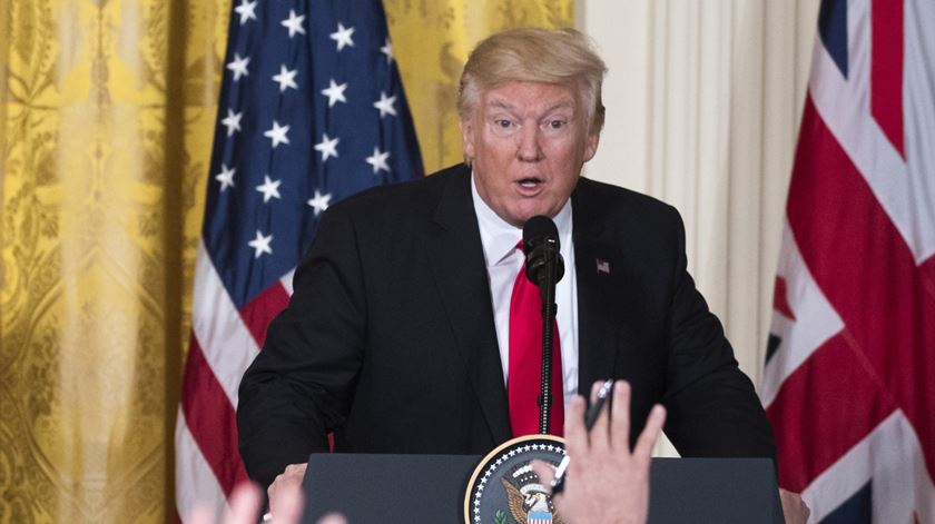 Trump em conferência de imprensa na Casa Branca durante visita de Theresa May (27/01/17) Foto: Shawn Thew/EPA