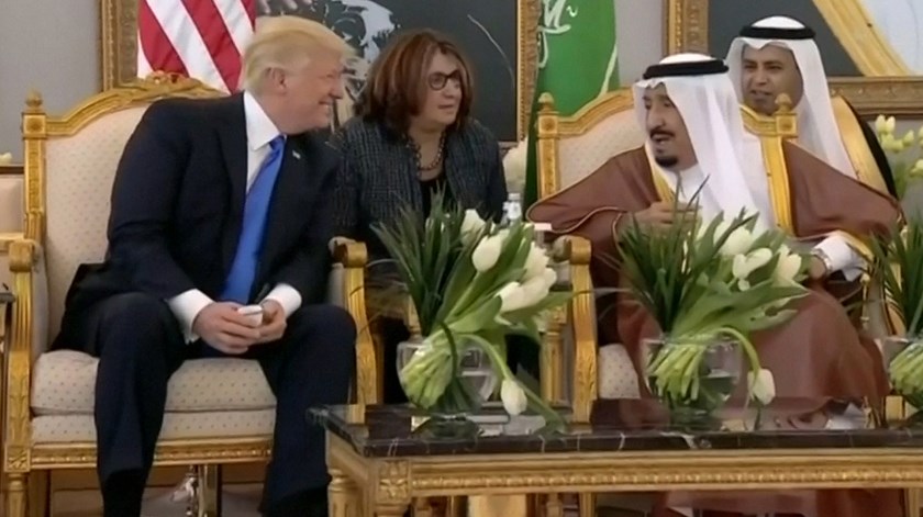 trump e rei da arabia saudita frame