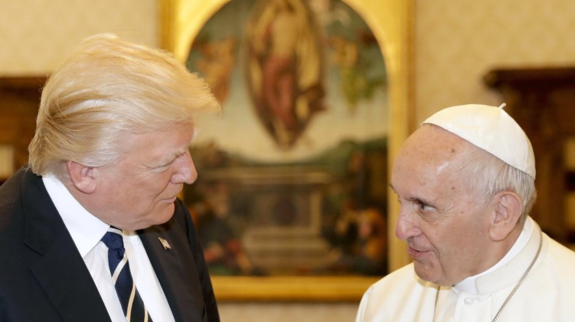 Donald Trump e o Papa Francisco encontraram-se há dias em Roma. Foto: Alessandra Tarantino/EPA