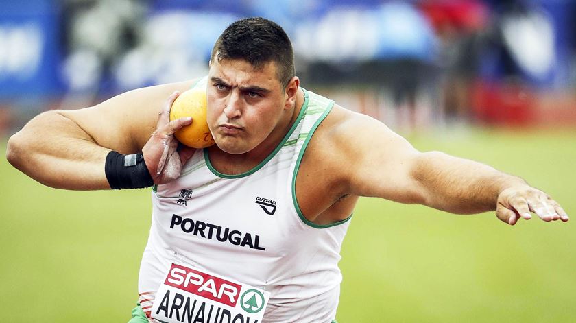 Tsanko Arnaudov lança para o bronze. Foto: Koen Van Weel/EPA