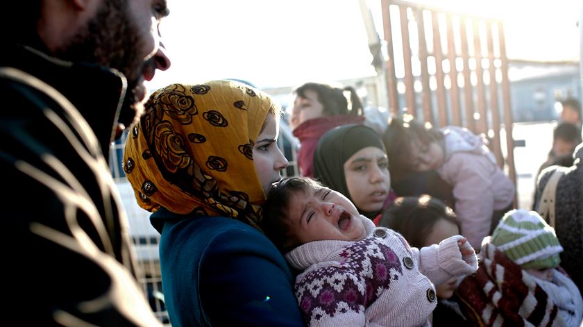 Turquia mantém fronteiras fechadas para sírios - posto de Oncupinar, região de Kilis. Foto: EPA/SEDAT SUNA