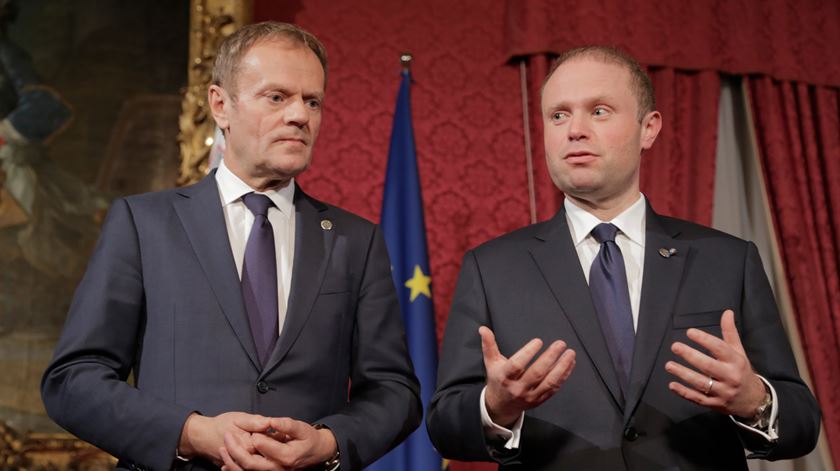 O Presidente do Conselho Europeu, Donald Tusk, e o Primeiro-ministro de Malta, Joseph Muscat, na reunião de Valeta, em Malta, a 3 de Fevereiro de 2017. Foto: Presidência da EU - Malta