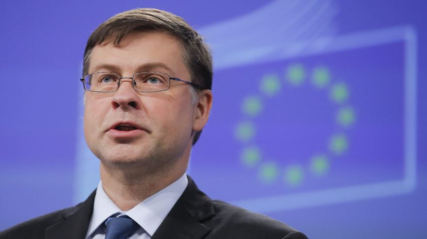 Valdis Dombrovskis, vice-presidente da Comissao Europeia responsável pelo Euro. Foto: Olivier Hoslet/ EPA