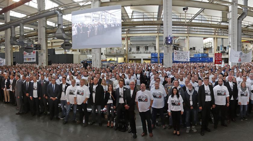 Plenário de trabalhadores da VW. Foto: Roland Nipaul/Epa