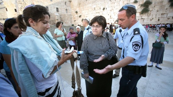 Vitória para mulheres judias que querem rezar no Muro das Lamentações
